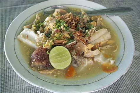   Soto Ayam: Een hartverwarmende bouillon vol kruidige smaken en knapperige texturen